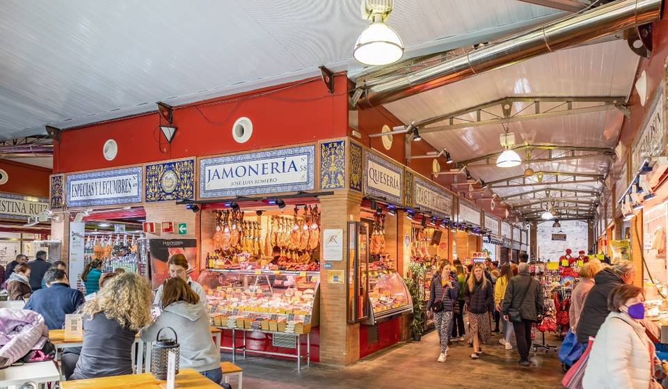 The best markets in Seville: from traditional businesses to small gastronomic stalls.