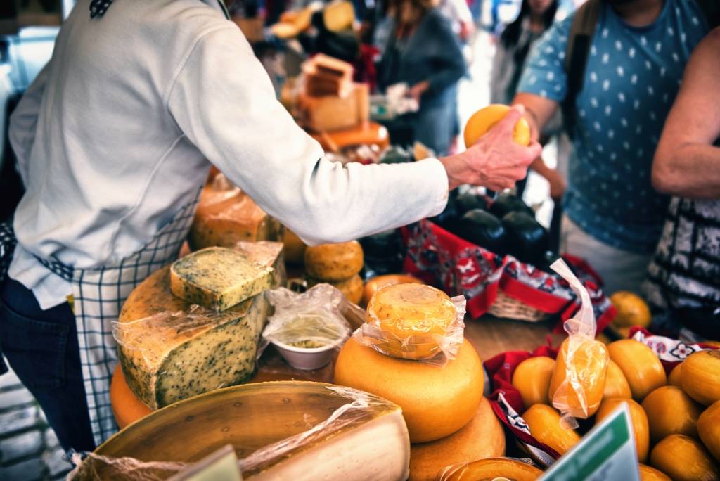 Mercado quesos andaluces Sevilla